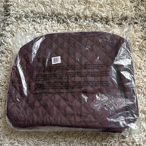 NEW DSW Puffy Weekender Travel Bag - Picture 9 of 10